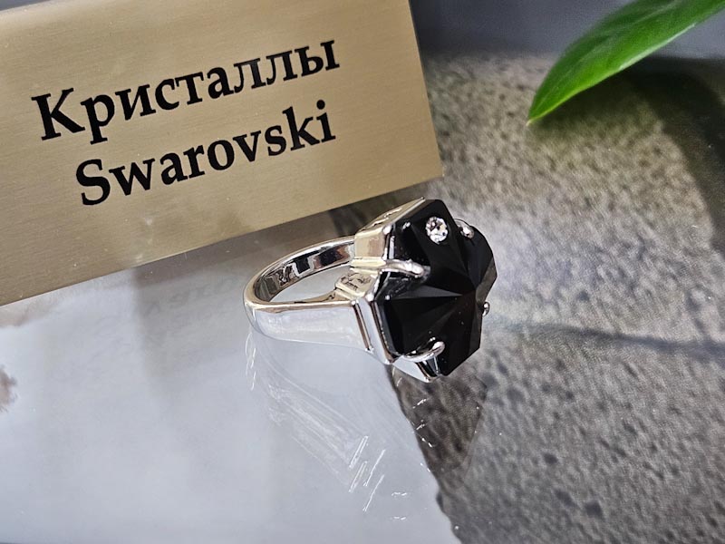 Кольцо 2121006500023: цена 1640 рублей.